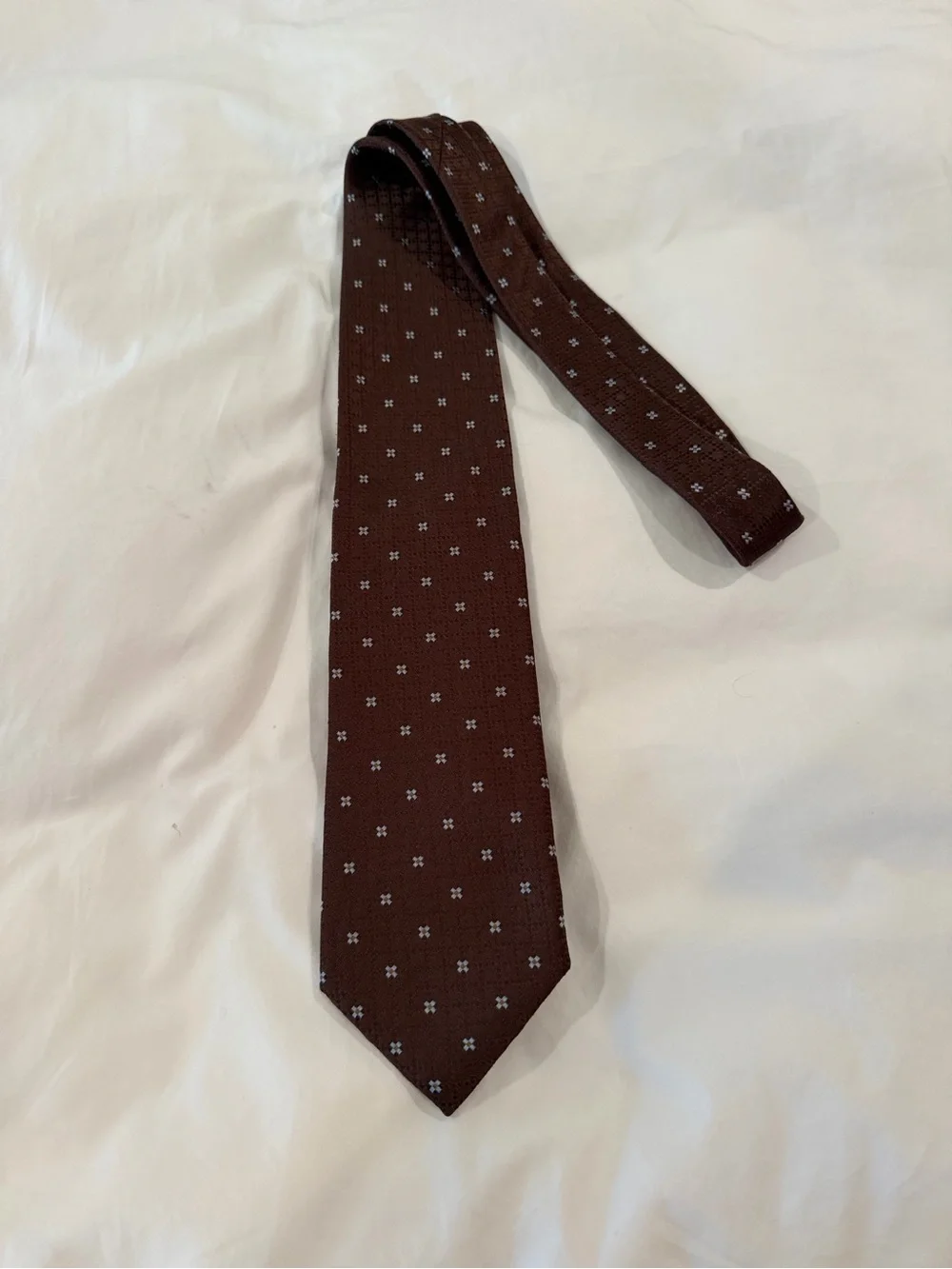 Classic Brown Men's Necktie with Subtle Pattern